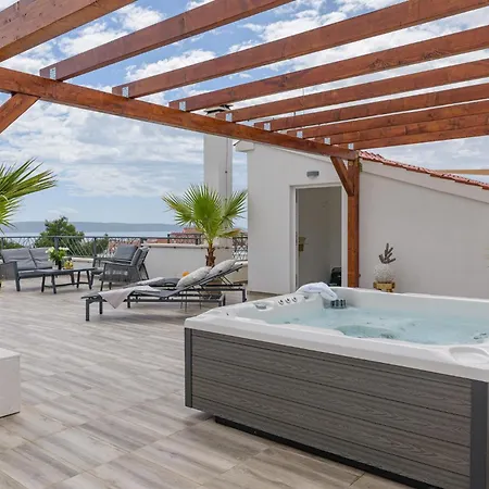 Azure Pine Apartman