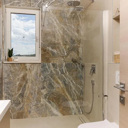 Azure Pine Apartman *