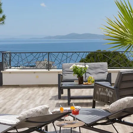 Azure Pine Apartman *