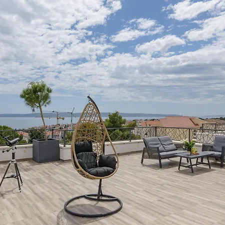 Azure Pine Apartman