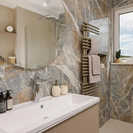 Azure Pine Apartman *
