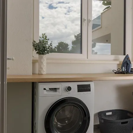 Azure Pine Apartman *